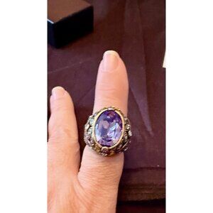 Heidi Daus ring size 8.5 Purple center stone Statement Piece Beautiful!!!